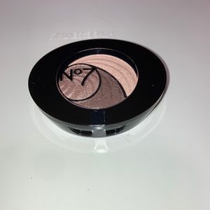 No7 Trio eyeshadow palette